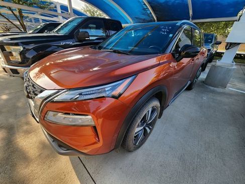 Used 2021 Nissan Rogue SL w/ Premium Package FWD image 3