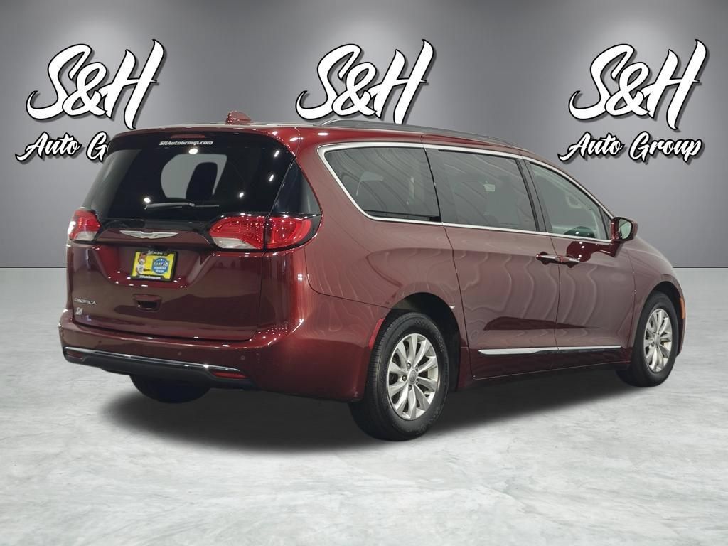 Used 2017 Chrysler Pacifica Touring-L FWD image 18