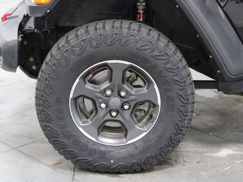 Used 2022 Jeep Gladiator Rubicon w/ Cold Weather Group AWD/4WD image 18