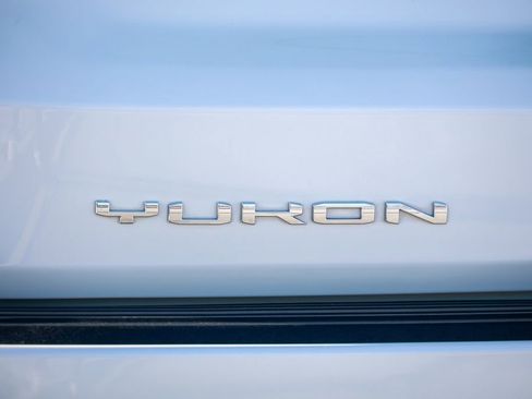 Used 2024 GMC Yukon XL Denali w/ Advanced Technology Package image 19