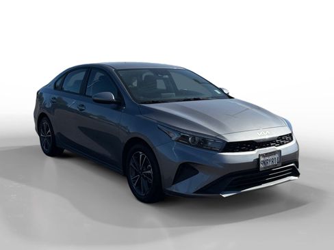 Used 2024 Kia Forte LXS FWD image 7