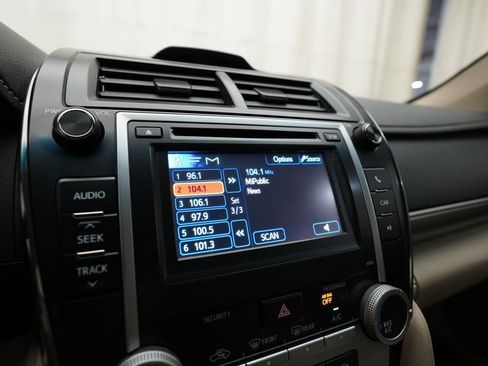 Used 2012 Toyota Camry LE image 6