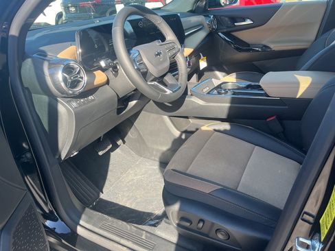 New 2026 Chevrolet Equinox ACTIV w/ Convenience Package III AWD/4WD image 11