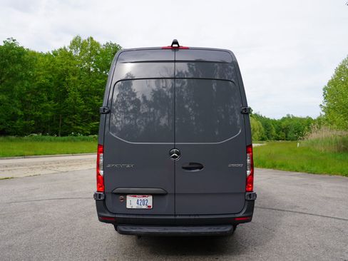 Used 2024 Mercedes-Benz Sprinter 2500 image 4