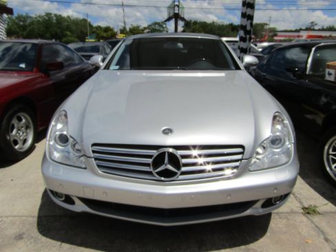 Used 2008 Mercedes-Benz CLS 550 image 2