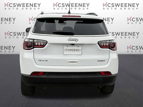 Used 2024 Jeep Compass Latitude image 4