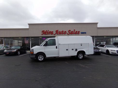 Used 2019 Chevrolet Express 3500 w/ Power Convenience Package image 1