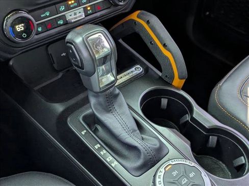 Used 2023 Ford Bronco Badlands image 12