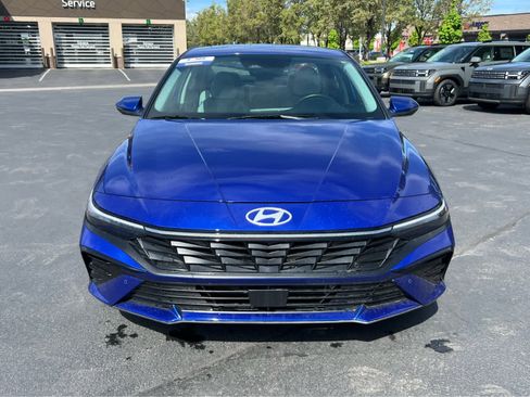 Certified 2024 Hyundai Elantra Limited FWD image 3
