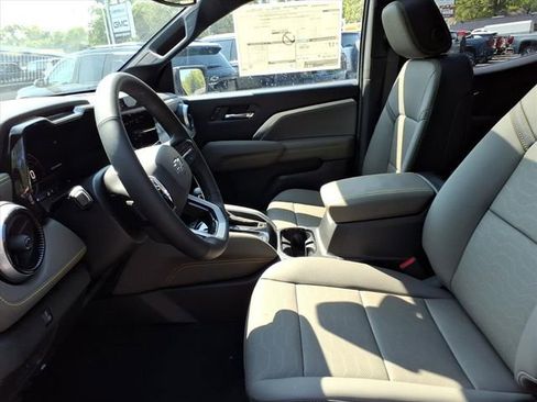 New 2026 Chevrolet Colorado ZR2 w/ Technology Package image 5