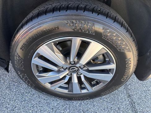 Used 2023 Nissan Pathfinder SL w/ Black Appearance Package image 27