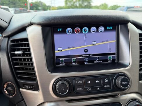 Used 2017 GMC Yukon Denali w/ Open Road Package AWD/4WD image 9