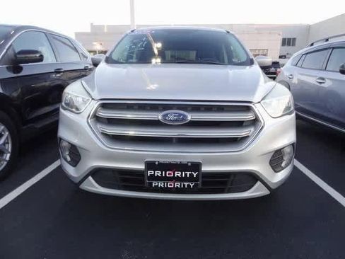 Used 2017 Ford Escape SE AWD/4WD image 2