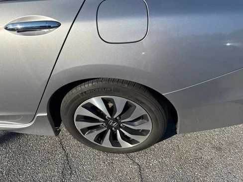 Used 2017 Honda Accord Touring image 11