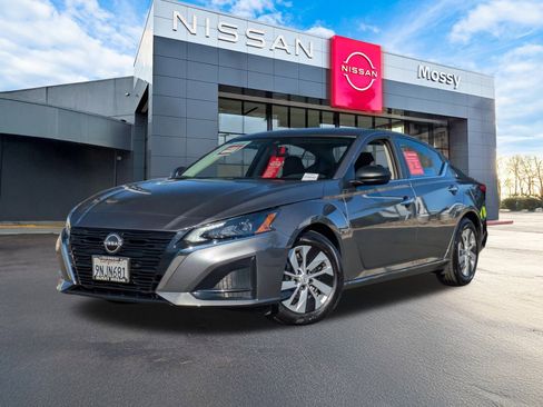 Used 2025 Nissan Altima 2.5 S image 1