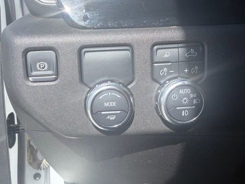 Used 2024 GMC Sierra 1500 SLT image 17