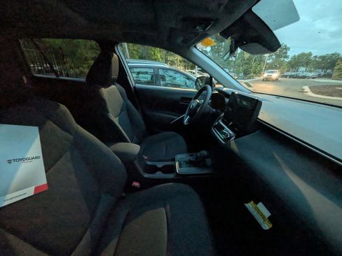 Used 2026 Toyota Corolla Cross LE image 10