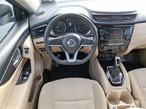 Used 2020 Nissan Rogue SV image 11