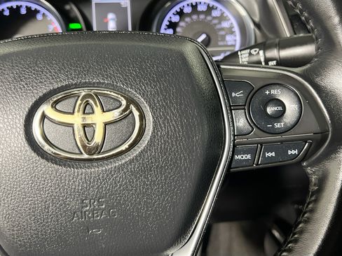 Used 2019 Toyota Camry SE w/ Convenience Package FWD image 20