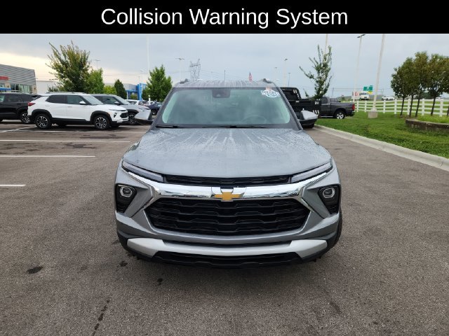 Used 2025 Chevrolet TrailBlazer LT AWD/4WD image 2