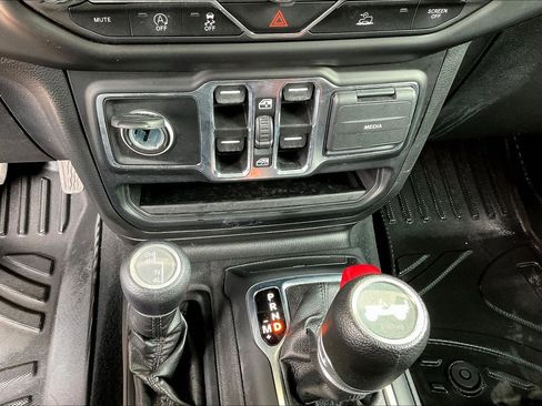 Used 2022 Jeep Wrangler Unlimited Sport AWD/4WD image 15