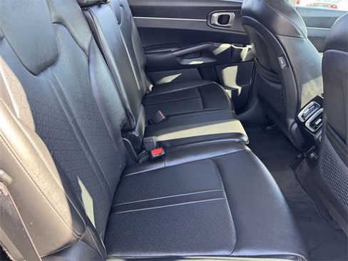 Used 2022 Kia Sorento S w/ Panoramic Sunroof Package image 10