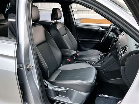 Used 2022 Volkswagen Tiguan SE R-Line image 10