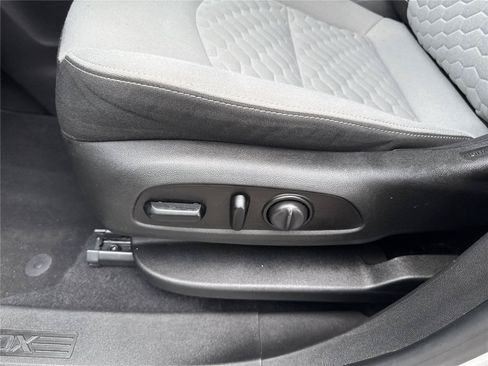 Used 2021 Chevrolet Equinox LS w/ LS Convenience Package FWD image 12