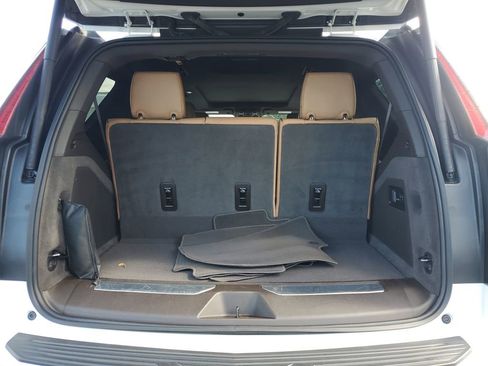 Used 2022 Cadillac Escalade Premium Luxury image 23