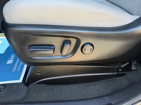 Used 2015 Toyota Sienna Limited FWD image 39