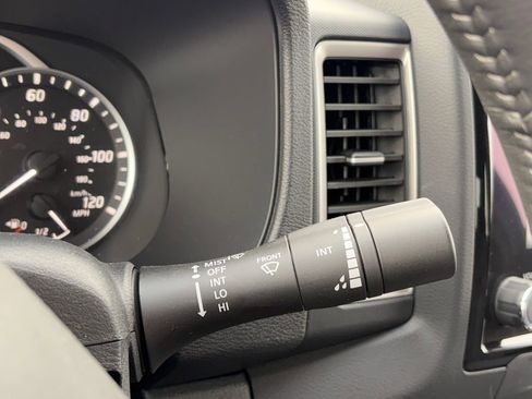 Used 2024 Nissan Frontier SV w/ SV Convenience Package image 16