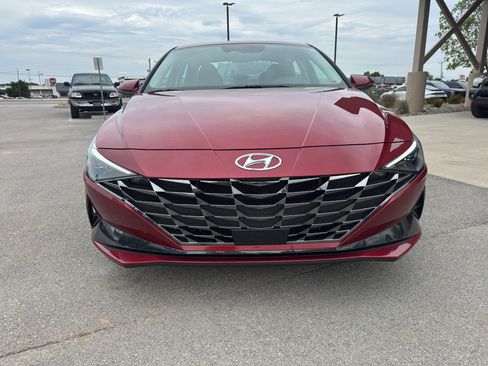 Used 2023 Hyundai Elantra Limited FWD image 2