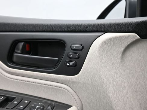 Certified 2025 Honda Odyssey EX-L image 32