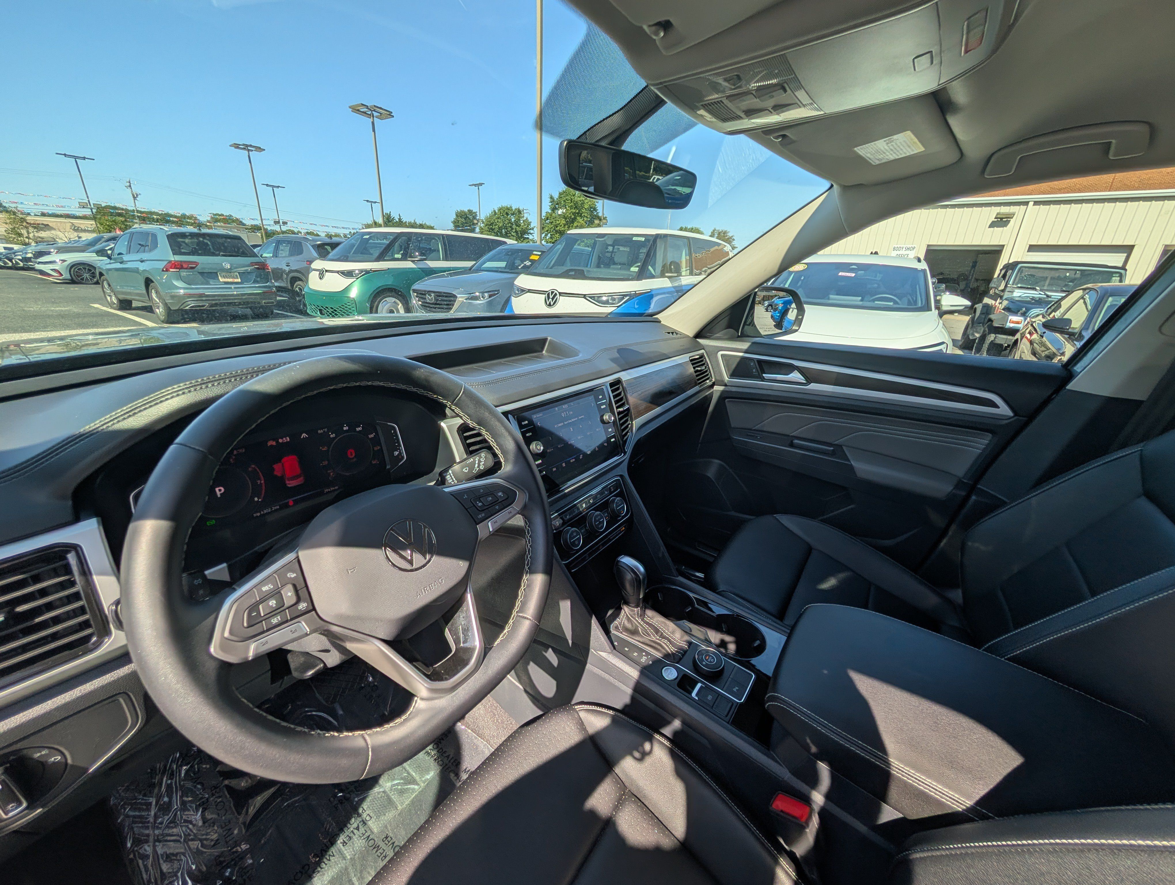 Used 2023 Volkswagen Atlas SE AWD/4WD image 17