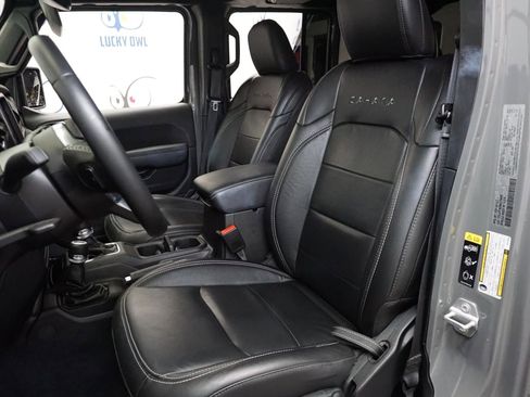 Used 2022 Jeep Wrangler Unlimited Sahara image 7