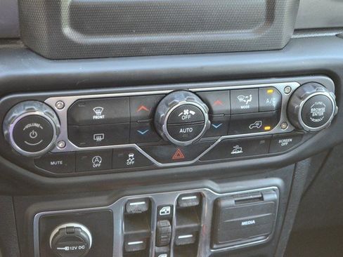 Used 2021 Jeep Wrangler Unlimited Sahara image 31