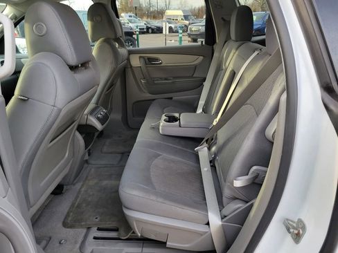 Used 2017 Chevrolet Traverse LS FWD image 4