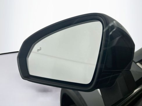 Used 2023 Volkswagen Taos SE w/ Panoramic Sunroof Package FWD image 16