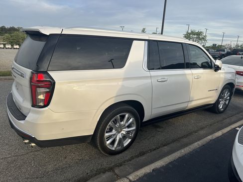 Used 2024 Chevrolet Suburban High Country w/ Advanced Technology Package image 10