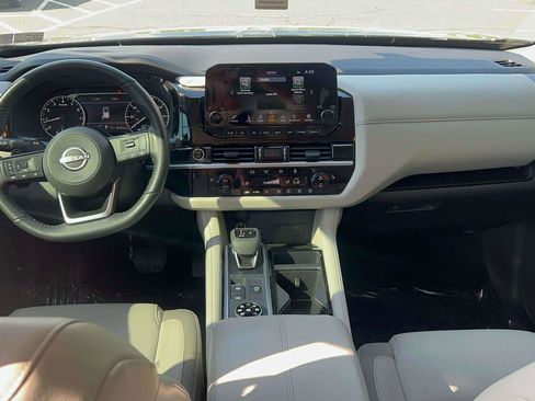 Used 2024 Nissan Pathfinder SL AWD/4WD image 29