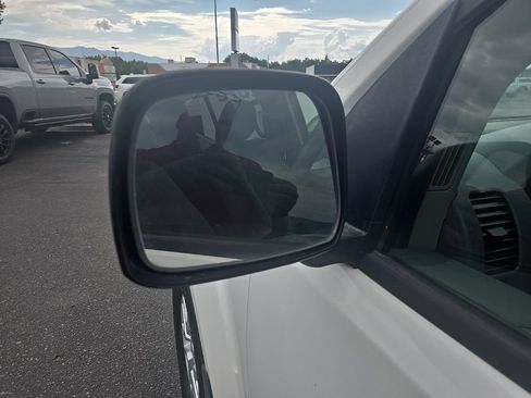 Used 2018 Nissan Frontier SV AWD/4WD image 31