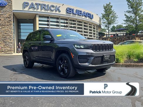 Used 2023 Jeep Grand Cherokee Altitude AWD/4WD image 1