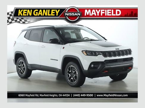 Used 2025 Jeep Compass Trailhawk AWD/4WD image 1