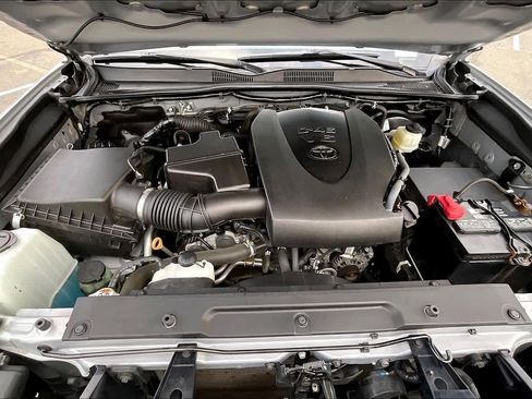 Used 2021 Toyota Tacoma SR5 w/ Trail Edition image 13