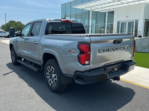 Used 2025 Chevrolet Colorado Z71 w/ Technology Package AWD/4WD image 7