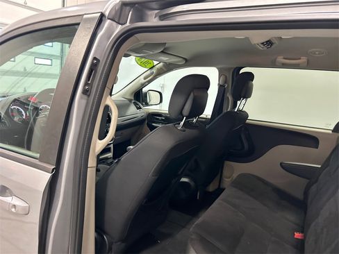 Certified 2018 Dodge Grand Caravan SE w/ UConnect Hands-Free Group image 29