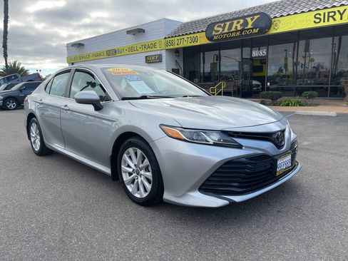 Used 2020 Toyota Camry LE image 1