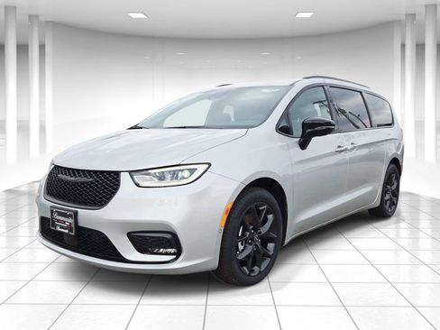 New 2026 Chrysler Pacifica Limited w/ S Appearance Package FWD image 7