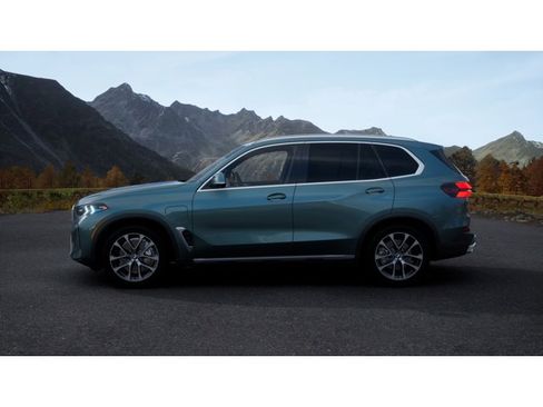 New 2026 BMW X5 xDrive50e w/ Premium Package image 4