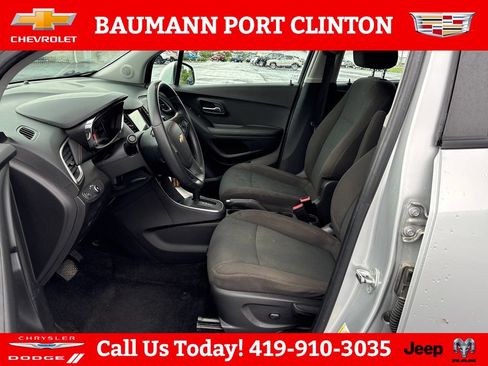 Used 2018 Chevrolet Trax LS FWD image 9